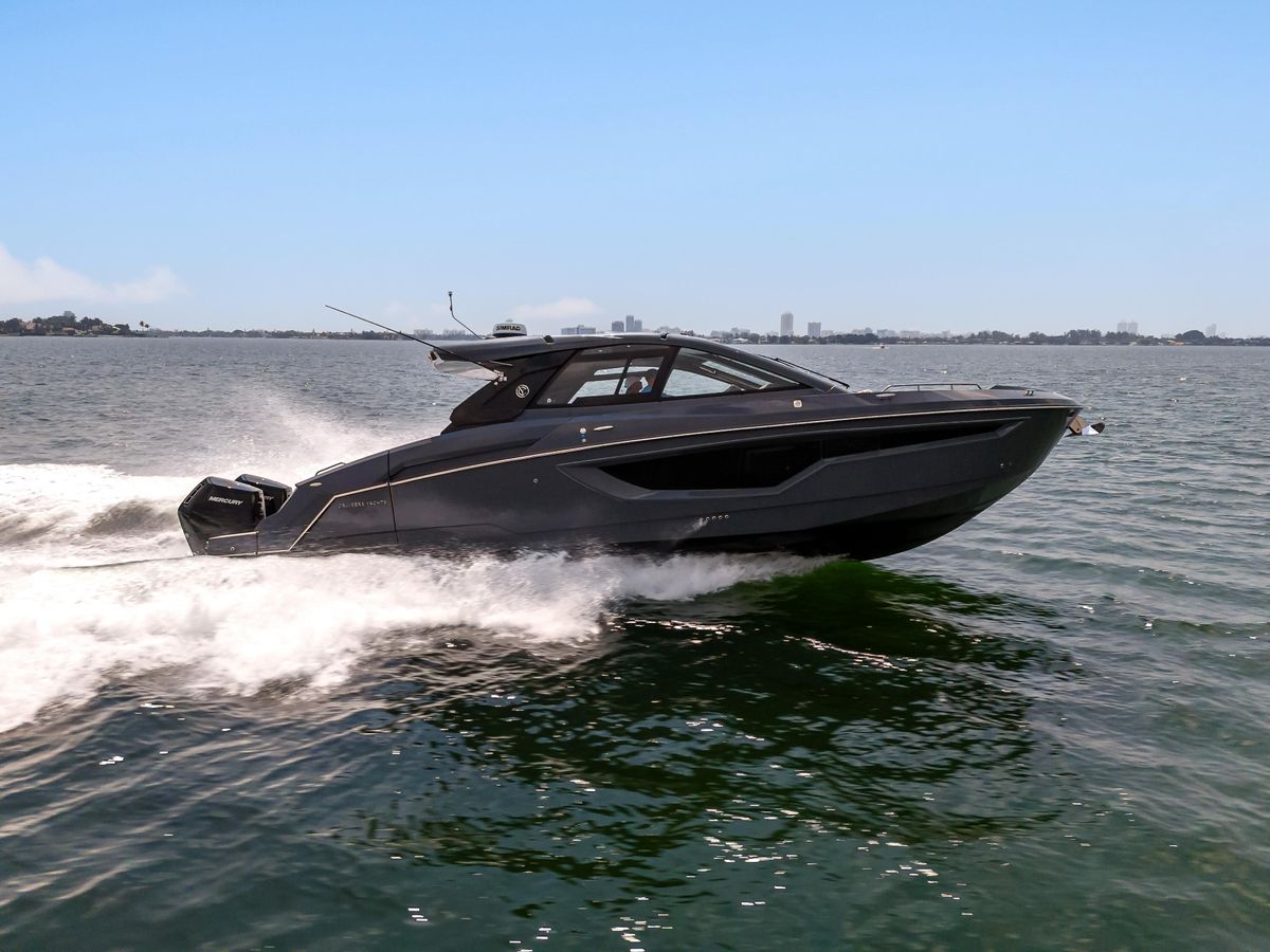2023 Cruisers Yachts 42 