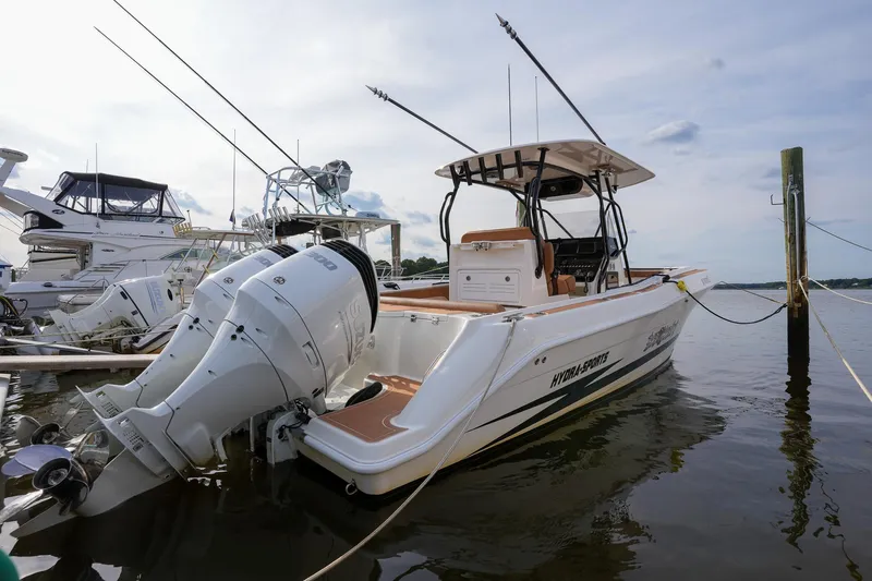  Yacht Photos Pics 2000 Hydra-Sports 2796 Vector boat docked with twin outboard engines.