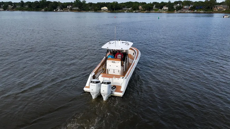 Yacht Photos Pics 2000 Hydra-Sports 2796 Vector boat cruising on a calm lake.