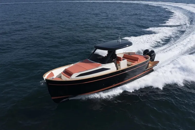 Donna Kia Yacht Photos Pics 2023 Apreamare GOZZO 35 cruising on open water, showcasing sleek design and performance.