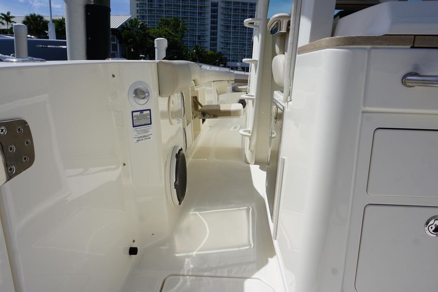 2022 Boston Whaler 380 Outrage