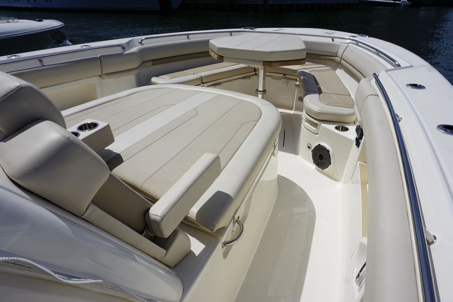 2022 Boston Whaler 380 Outrage