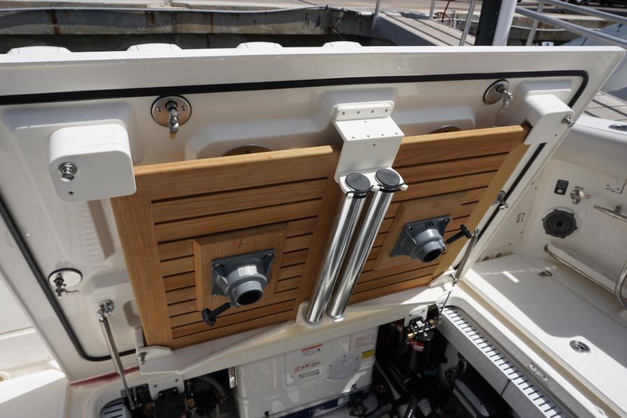 2022 Boston Whaler 380 Outrage
