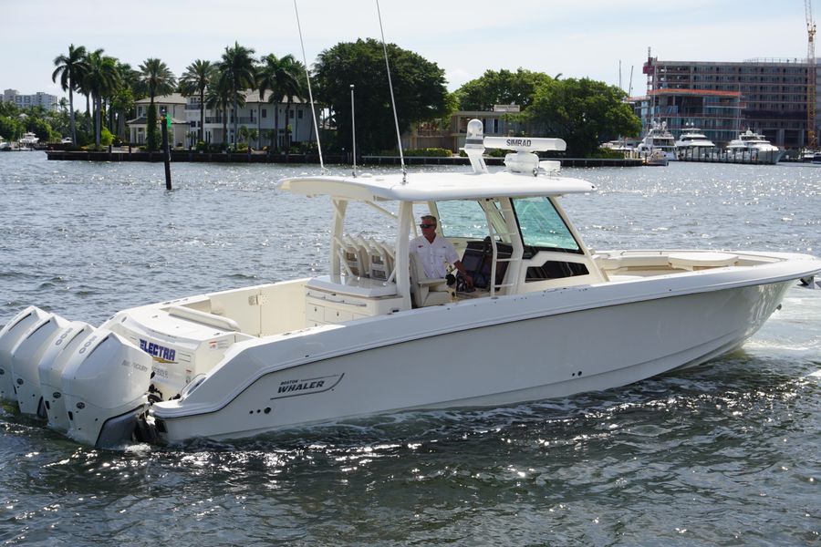 2022 Boston Whaler 380 Outrage
