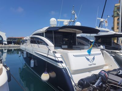 Yacht