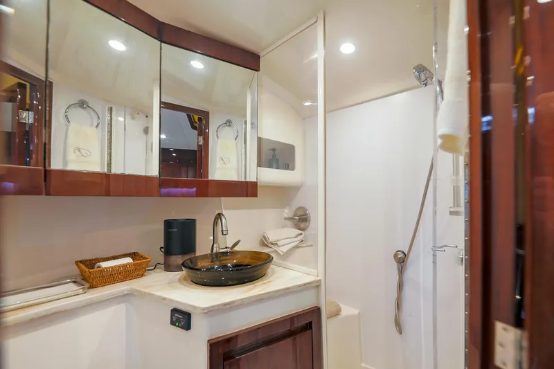 Tranquila Yacht Photos Pics Luxurious bathroom in 2016 Jupiter 41 EX yacht with modern fixtures and elegant design.