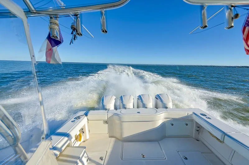 Tranquila Yacht Photos Pics Jupiter 41 EX 2016 boat cruising on open water, powerful engines creating wake.