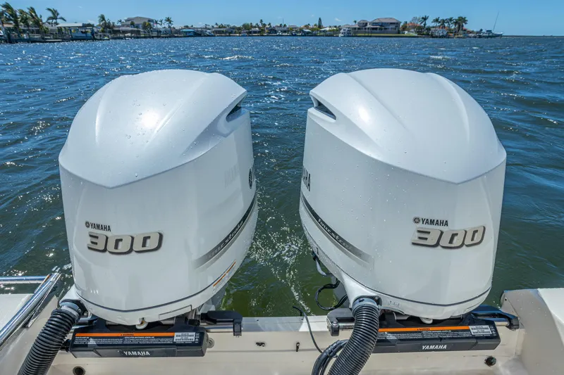 Gimme Shelter II Yacht Photos Pics 