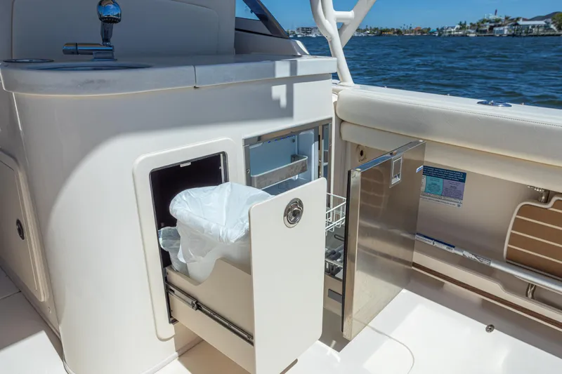 Gimme Shelter II Yacht Photos Pics 