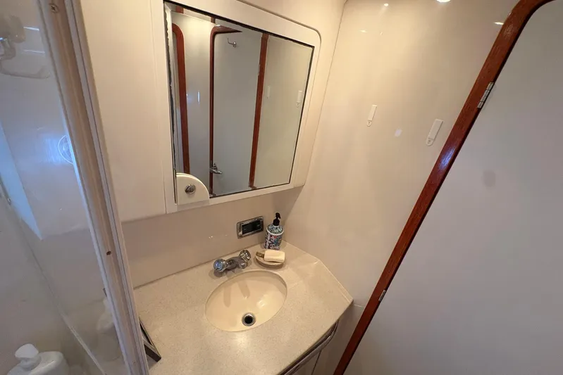 Andiamo II Yacht Photos Pics Bathroom vanity in 2002 Sea Ray 480 Motor Yacht with mirror and sink.