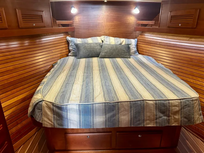 Unleashed III Yacht Photos Pics 