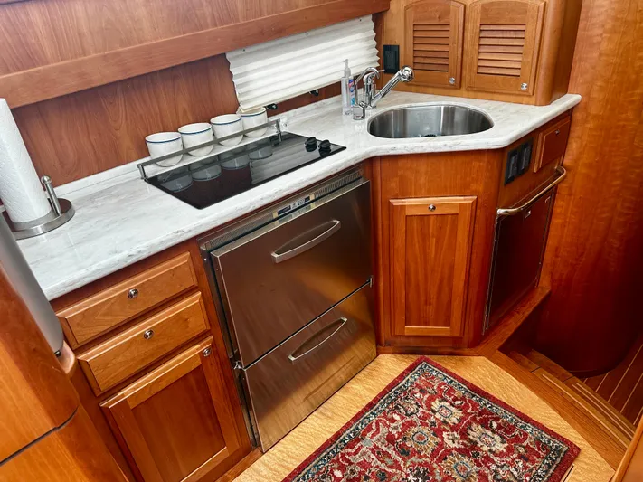 Unleashed III Yacht Photos Pics 