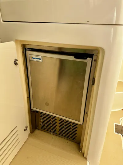 Unleashed III Yacht Photos Pics 