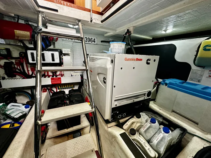 Unleashed III Yacht Photos Pics 