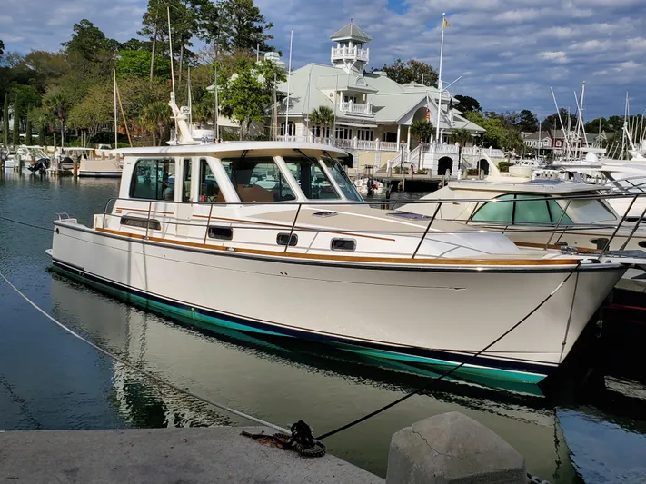 Unleashed III Yacht Photos Pics 
