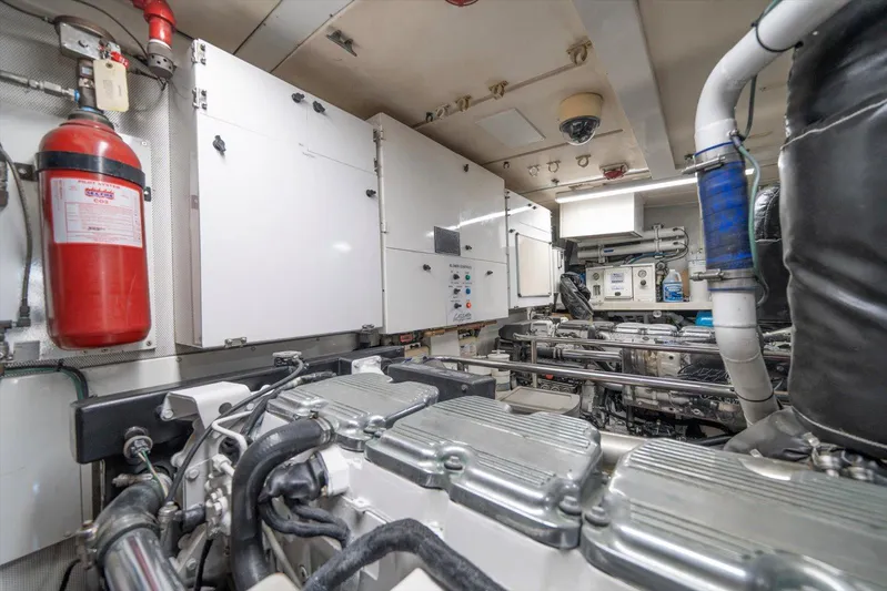 By Residual Yacht Photos Pics 