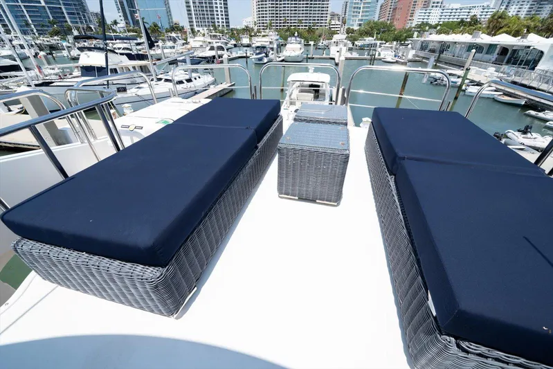 By Residual Yacht Photos Pics 