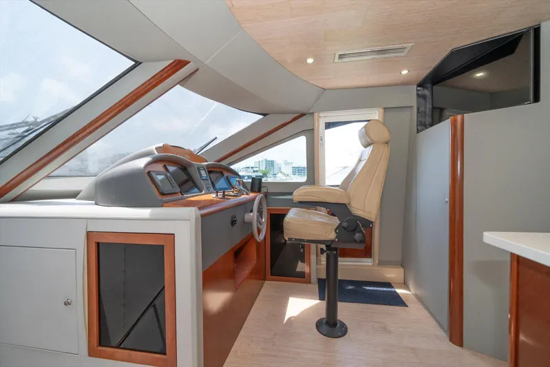 By Residual Yacht Photos Pics 