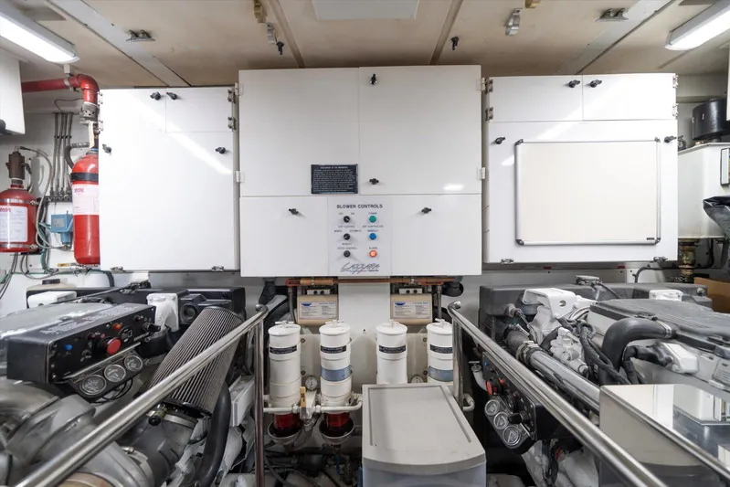 By Residual Yacht Photos Pics 