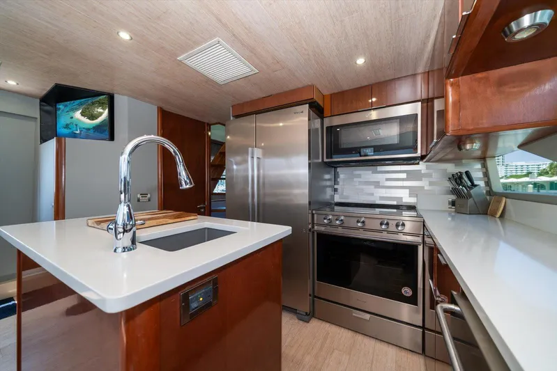 By Residual Yacht Photos Pics 