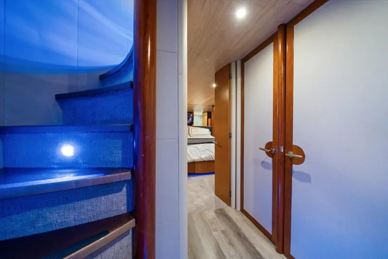 By Residual Yacht Photos Pics 