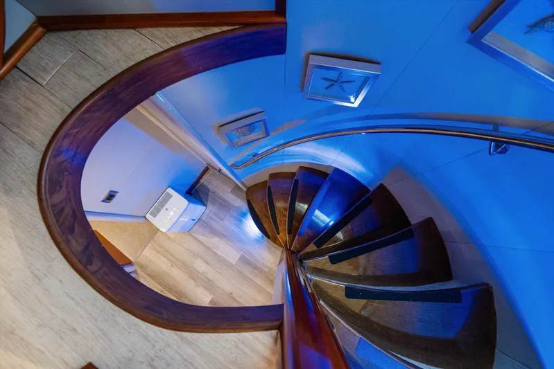 By Residual Yacht Photos Pics 