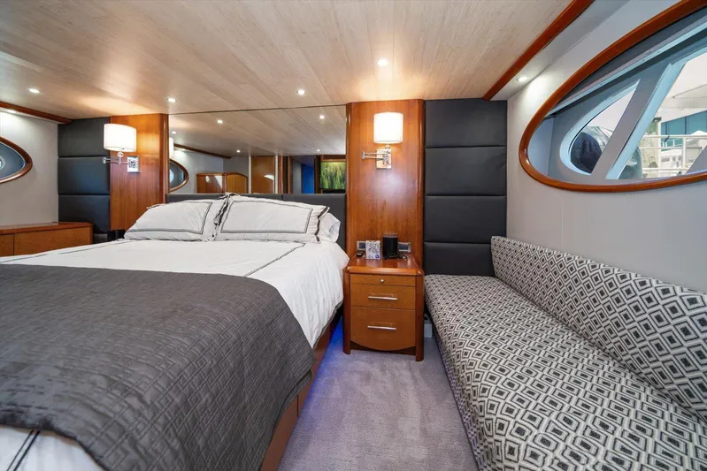 By Residual Yacht Photos Pics 