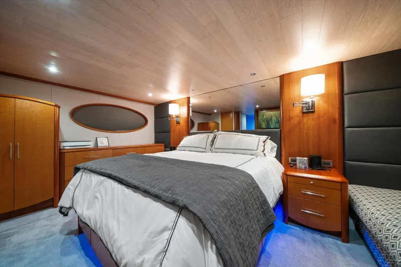 By Residual Yacht Photos Pics 