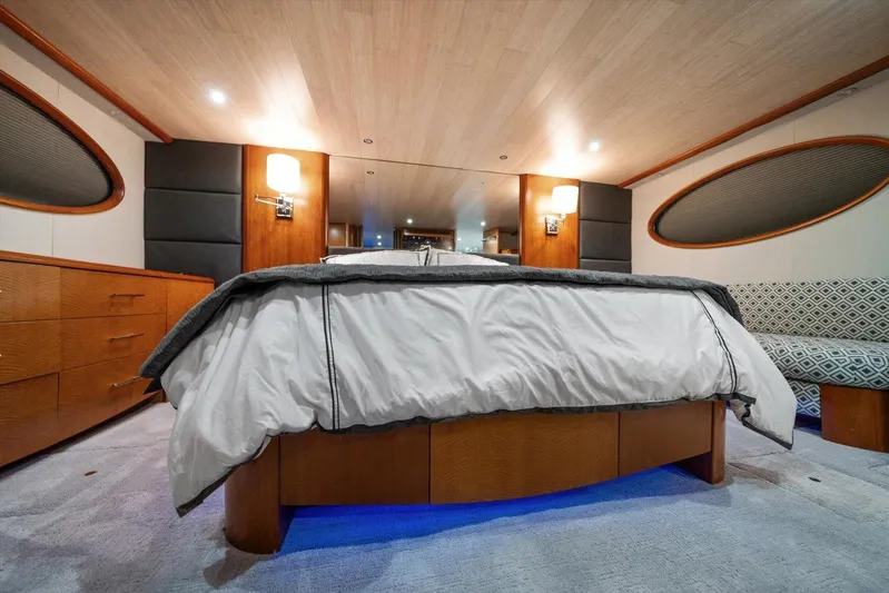 By Residual Yacht Photos Pics 