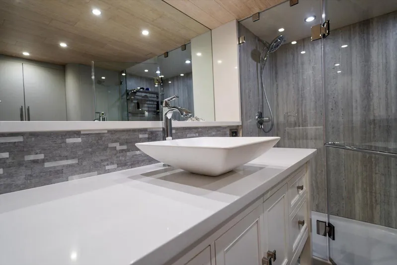 By Residual Yacht Photos Pics 