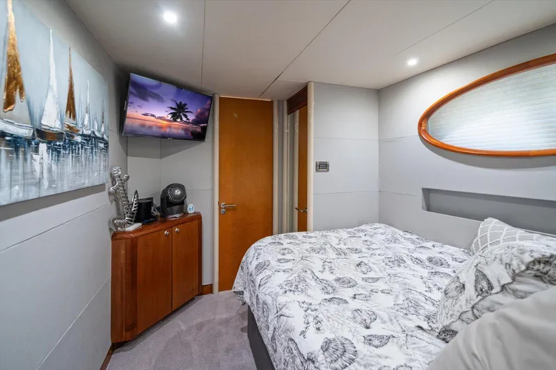 By Residual Yacht Photos Pics 