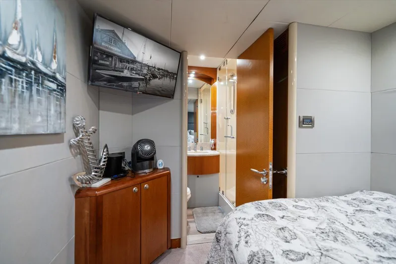 By Residual Yacht Photos Pics 