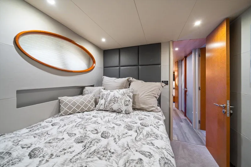 By Residual Yacht Photos Pics 