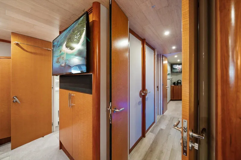 By Residual Yacht Photos Pics 