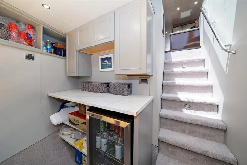 By Residual Yacht Photos Pics 