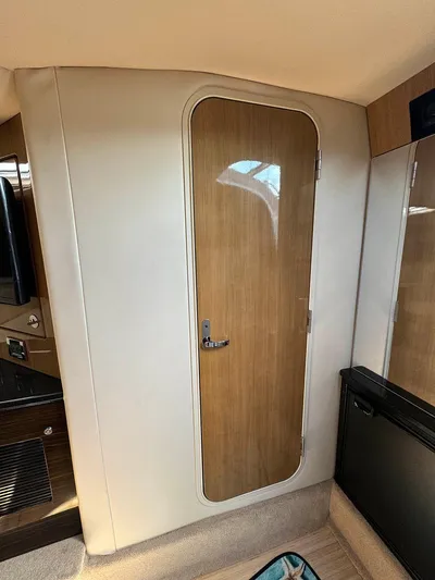  Yacht Photos Pics Head door