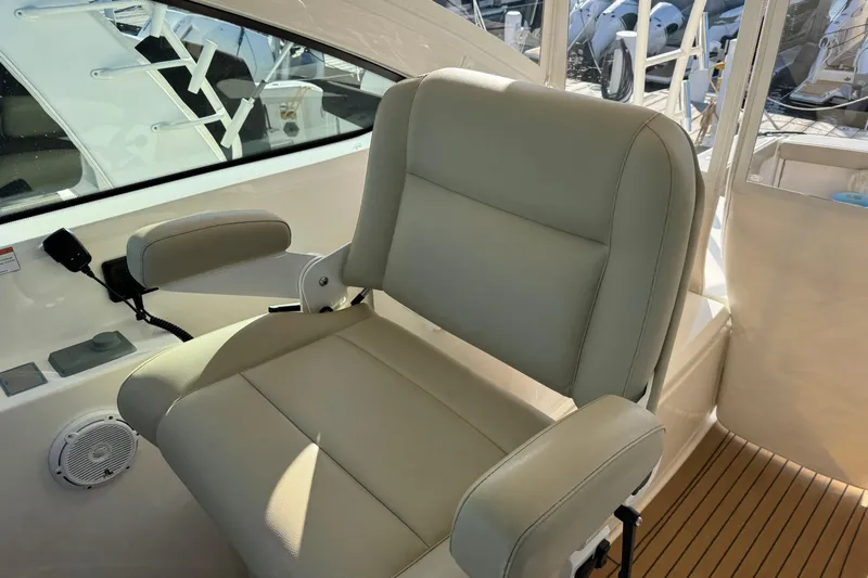  Yacht Photos Pics Captain's chair on 2022 Tiara Yachts 43 Open, featuring luxurious beige upholstery.