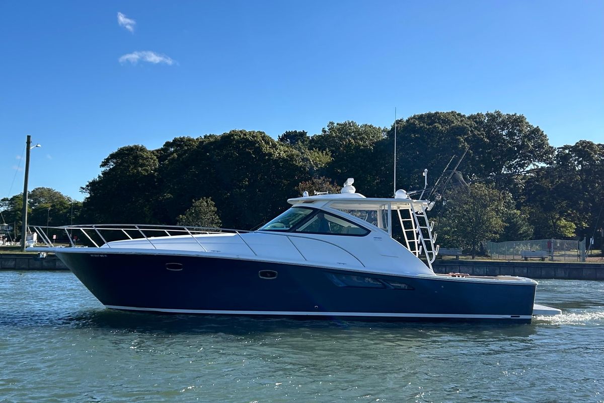 2022 Tiara Yachts 43 