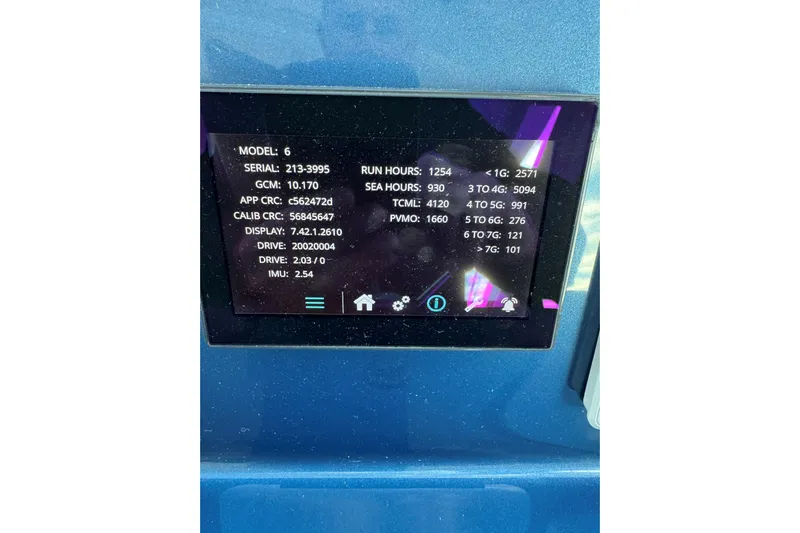  Yacht Photos Pics Display screen on 2022 Tiara Yachts 43 Open showing technical specifications and run hours.