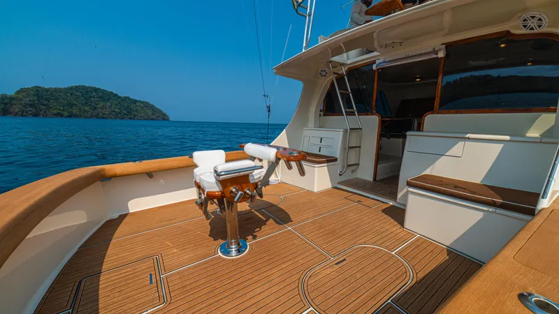 Pez Collector Yacht Photos Pics Spacious deck of 2010 Custom Marcam 43 Convertible yacht with scenic ocean view.