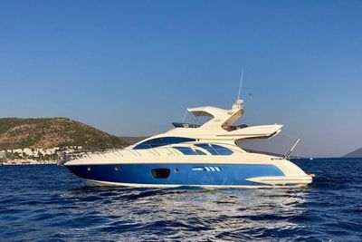 Yacht