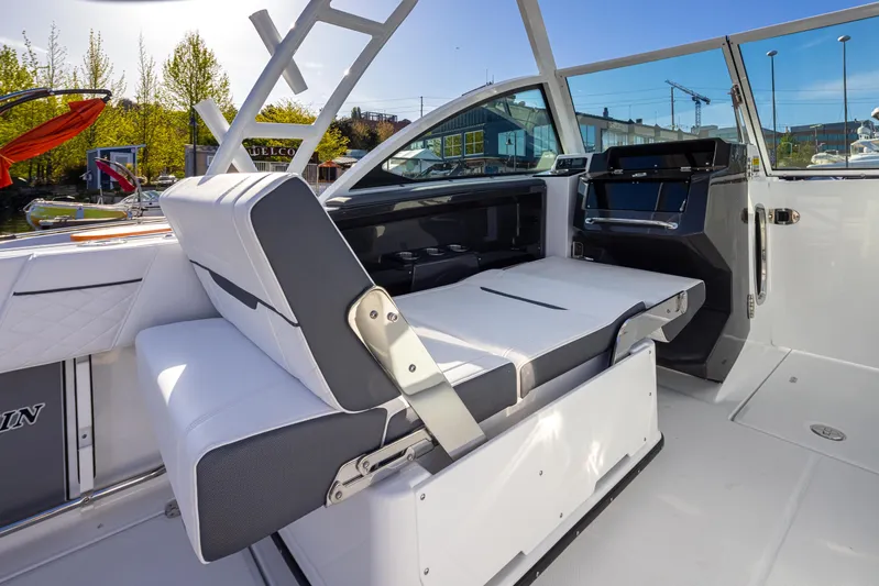  Yacht Photos Pics 2021 Blackfin 252DC boat interior with adjustable seating and modern dashboard.