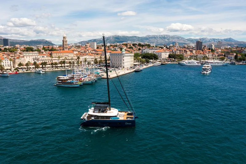 Dessus Yacht Photos Pics 