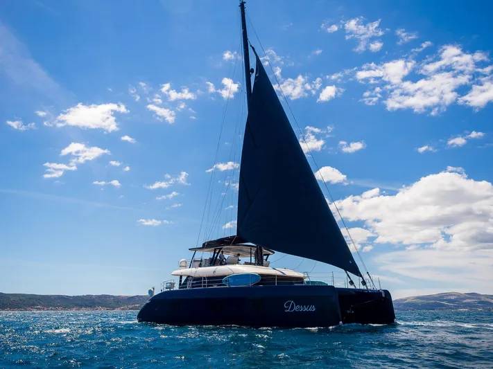 Dessus Yacht Photos Pics 