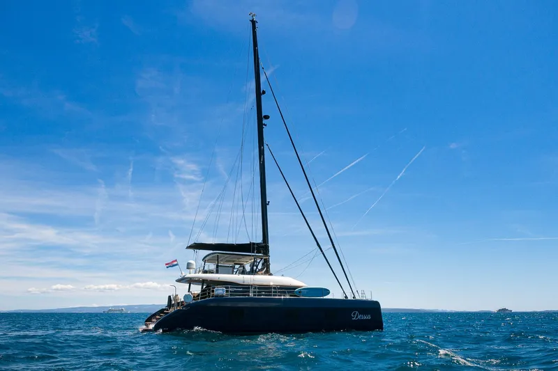 Dessus Yacht Photos Pics 