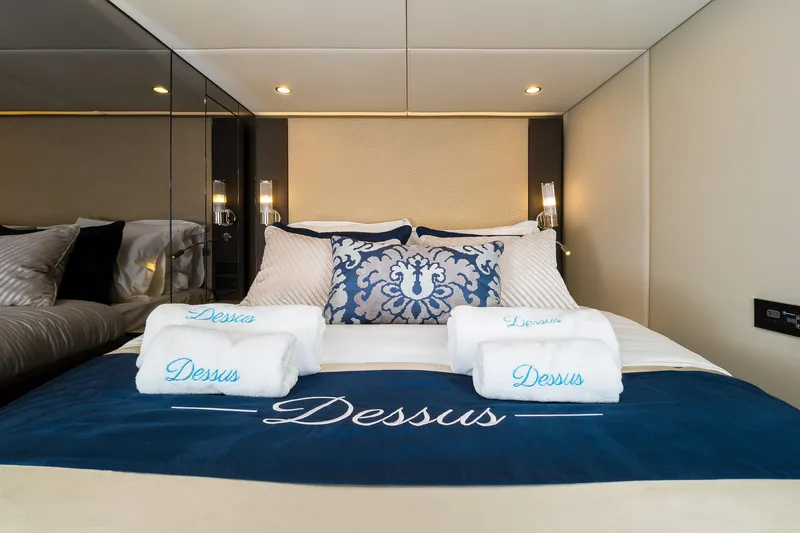 Dessus Yacht Photos Pics 