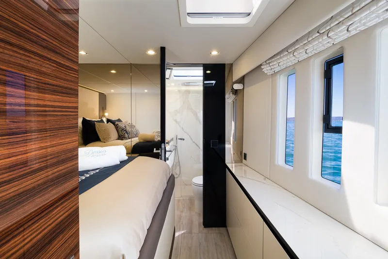 Dessus Yacht Photos Pics 