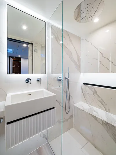 Dessus Yacht Photos Pics 