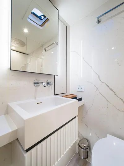 Dessus Yacht Photos Pics 