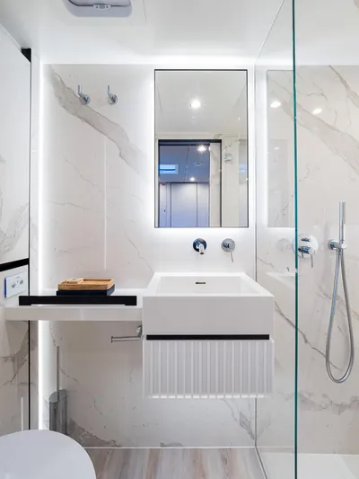 Dessus Yacht Photos Pics 